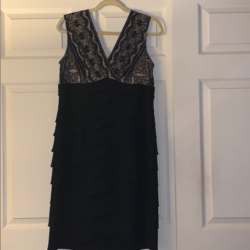 Jessica Howard - 14P - Black and tan tiered dress
